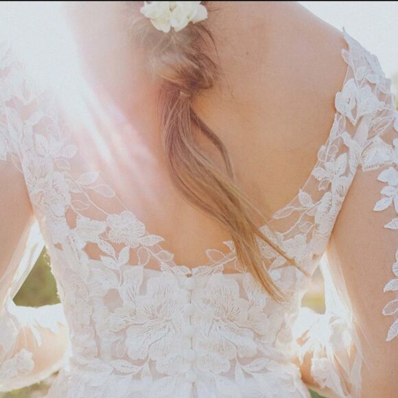 Essense of Australia Lace V-Neckline Wedding Dress with Optional Long Sleeves - Picture 4 of 13